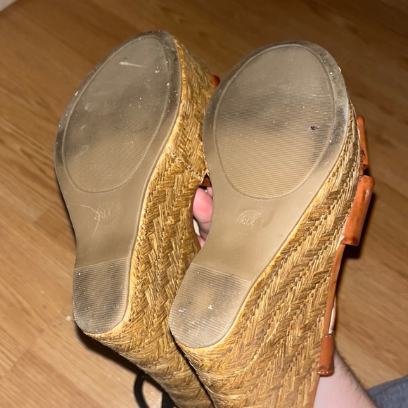 Guess wedges size 8. - Picture 3 of 3